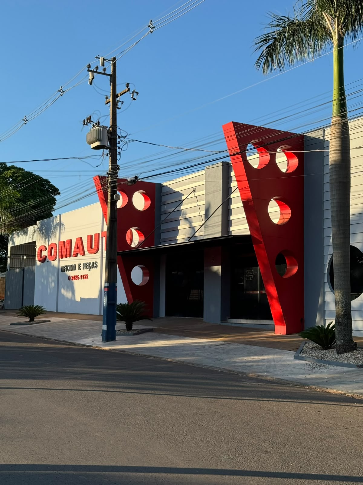 Fachada da Comauto Oficina e Peças em Loanda, PR